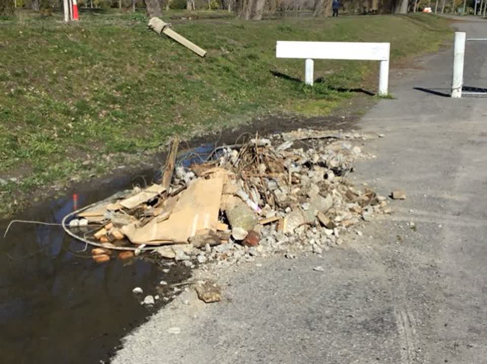 The photograph attached to this rubbish/recycling report