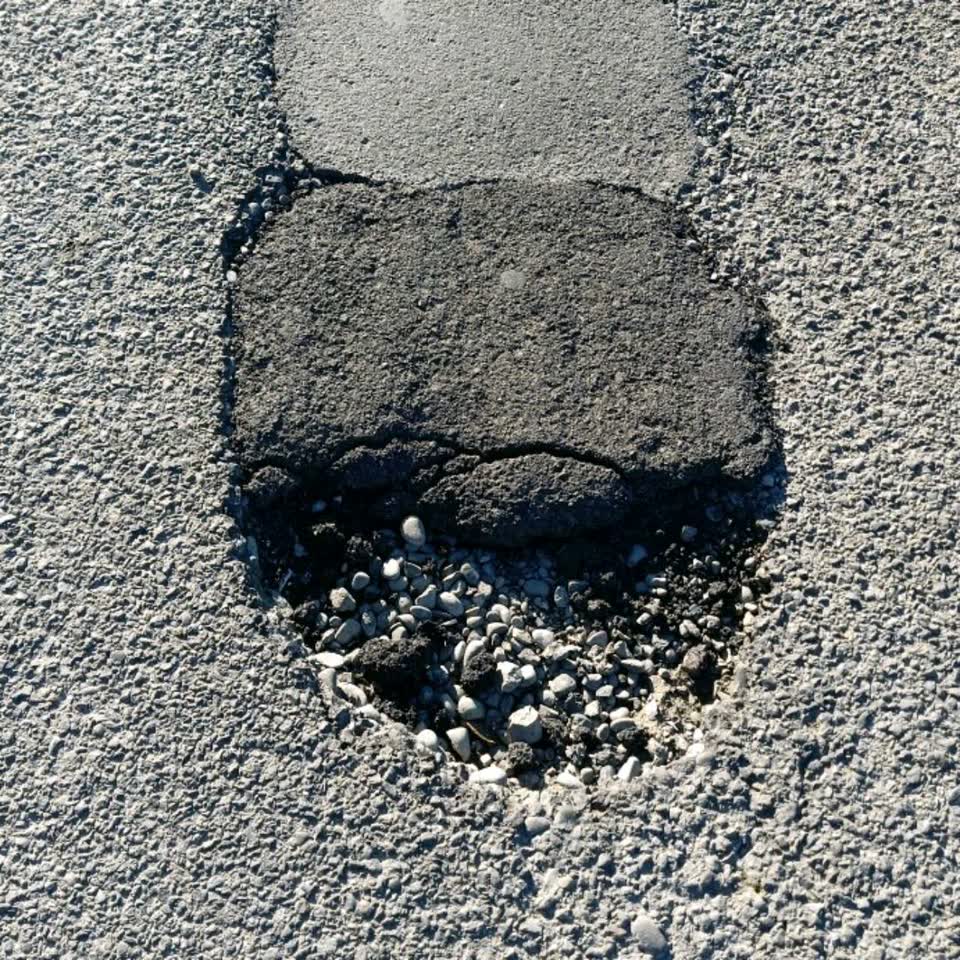 The photograph attached to this roading/streets report