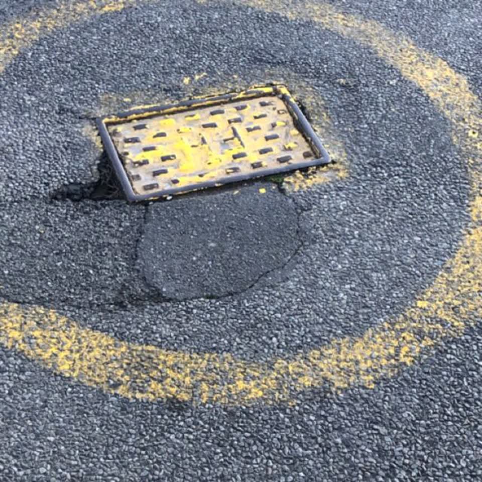 The photograph attached to this roading/streets report
