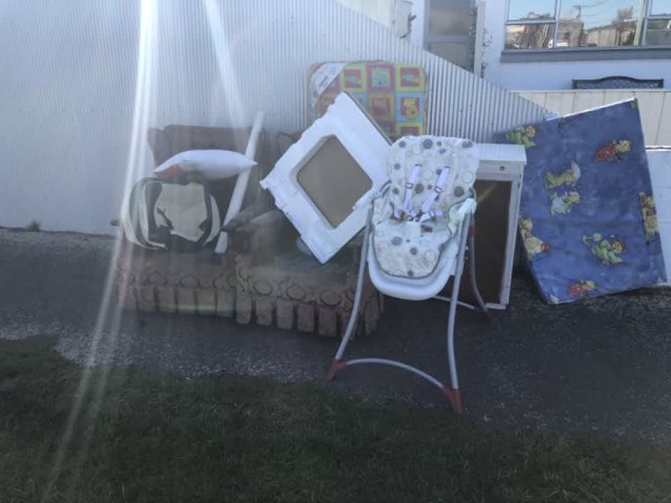 The photograph attached to this rubbish/recycling report