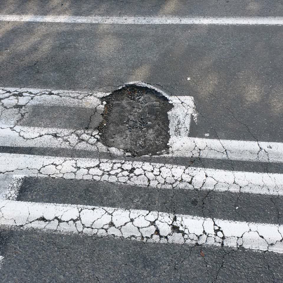 The photograph attached to this roading/streets report