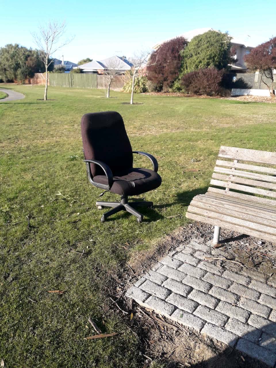 The photograph attached to this rubbish/recycling report
