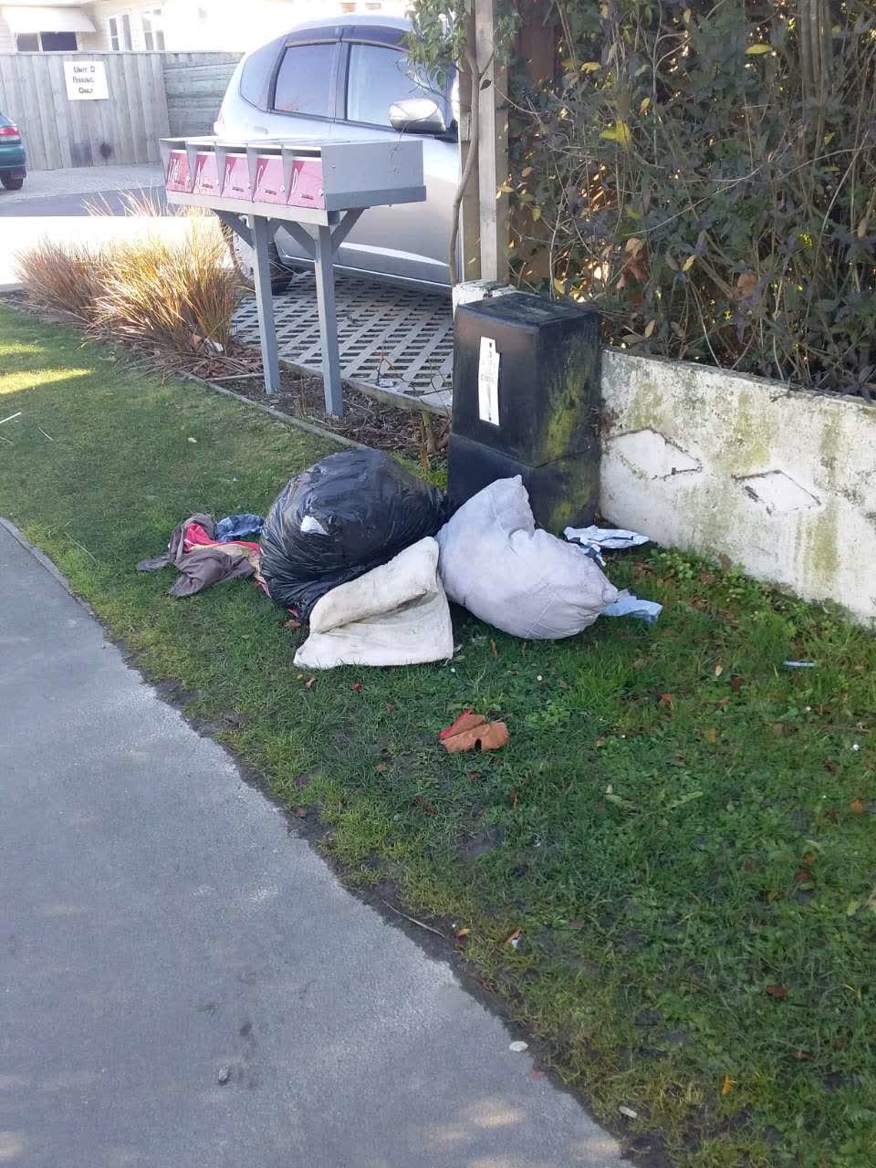 The photograph attached to this rubbish/recycling report