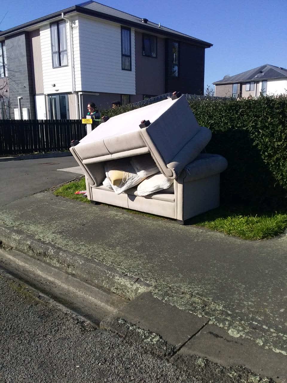 The photograph attached to this rubbish/recycling report