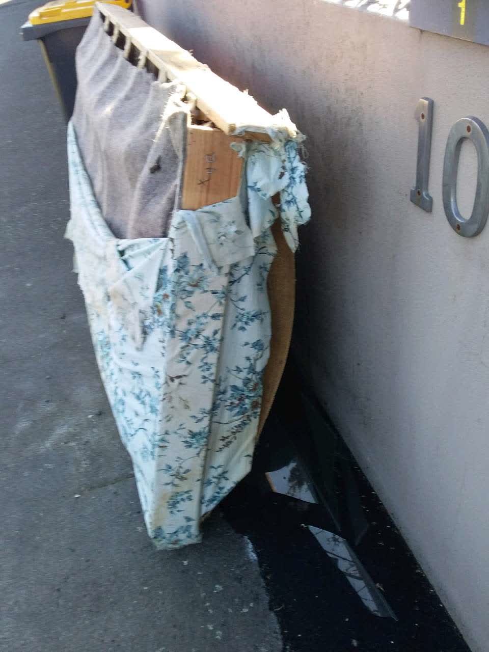 The photograph attached to this rubbish/recycling report