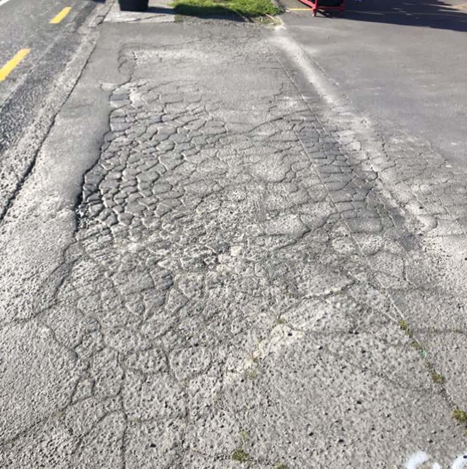 The photograph attached to this roading/streets report