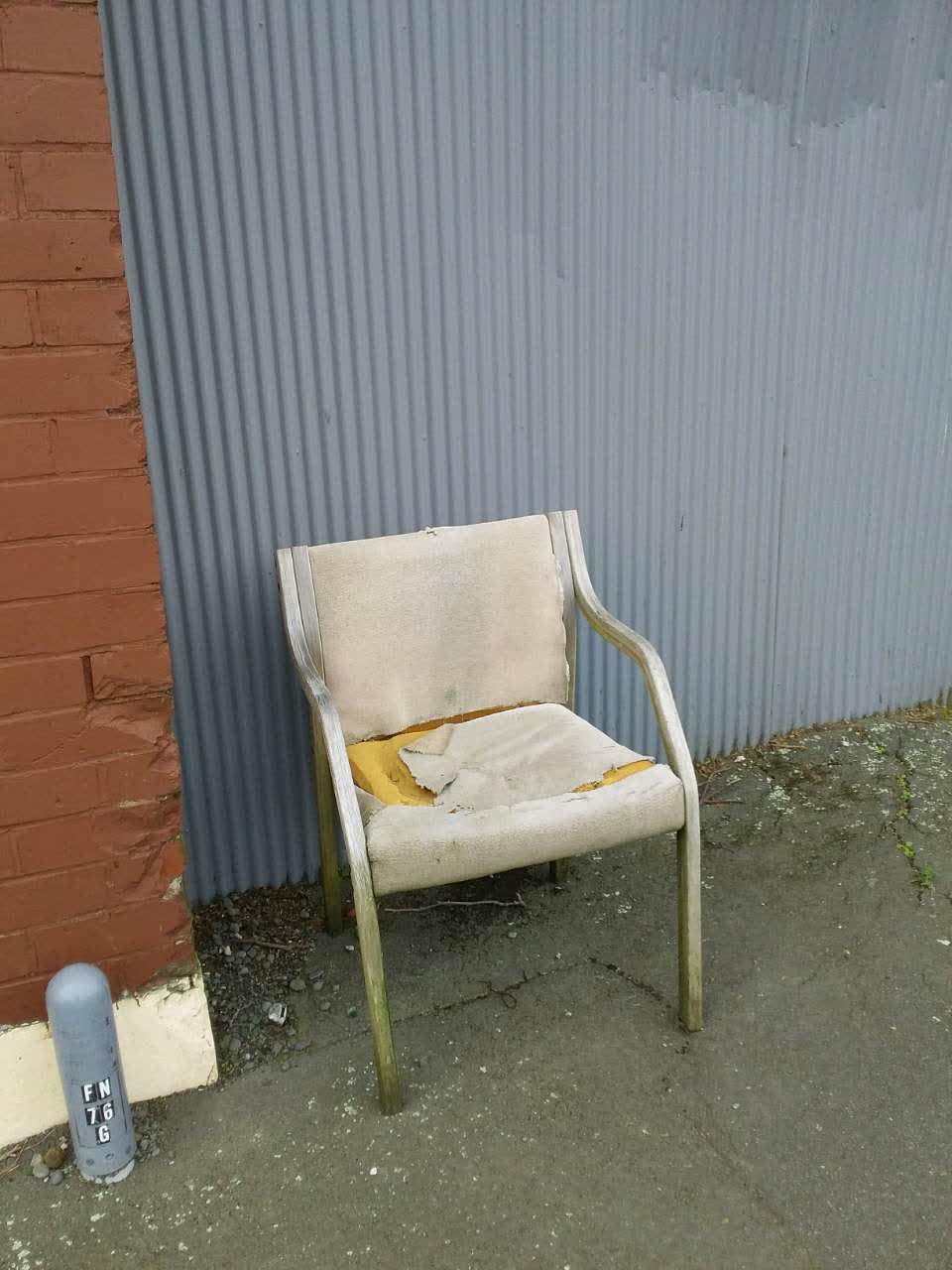The photograph attached to this rubbish/recycling report