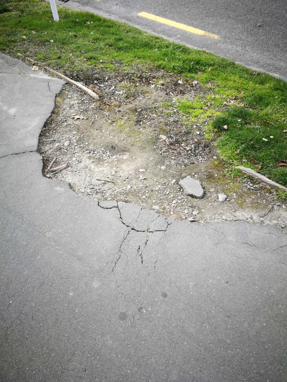 The photograph attached to this roading/streets report