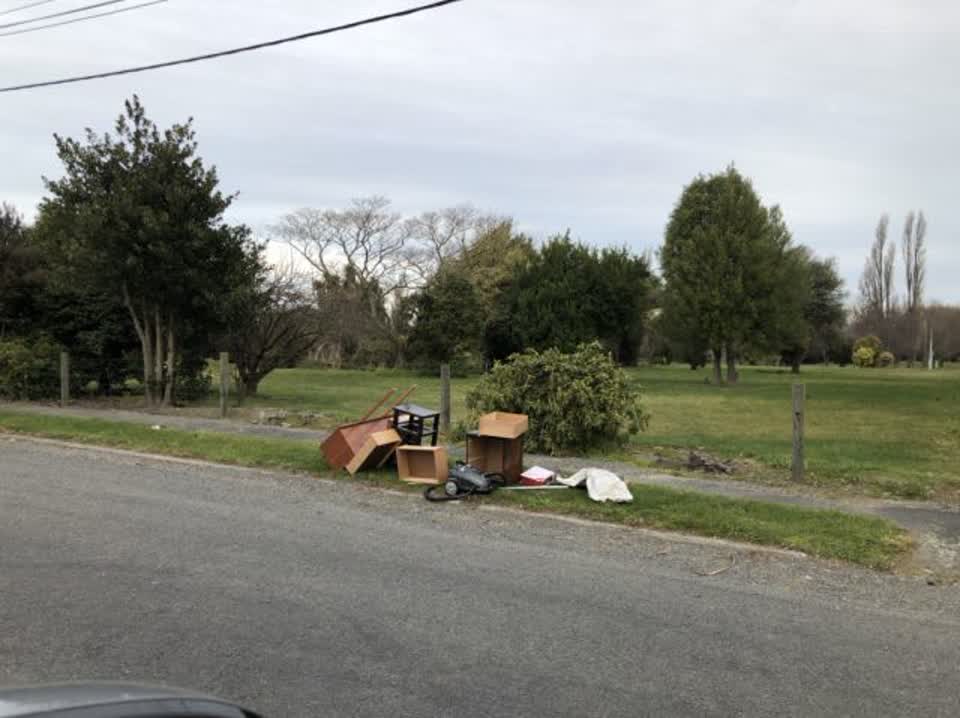 The photograph attached to this rubbish/recycling report