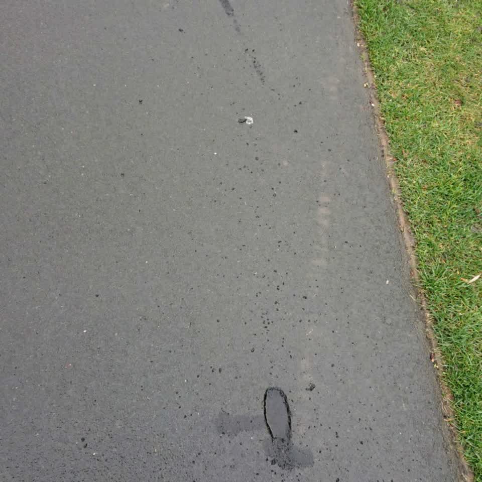 The photograph attached to this roading/streets report