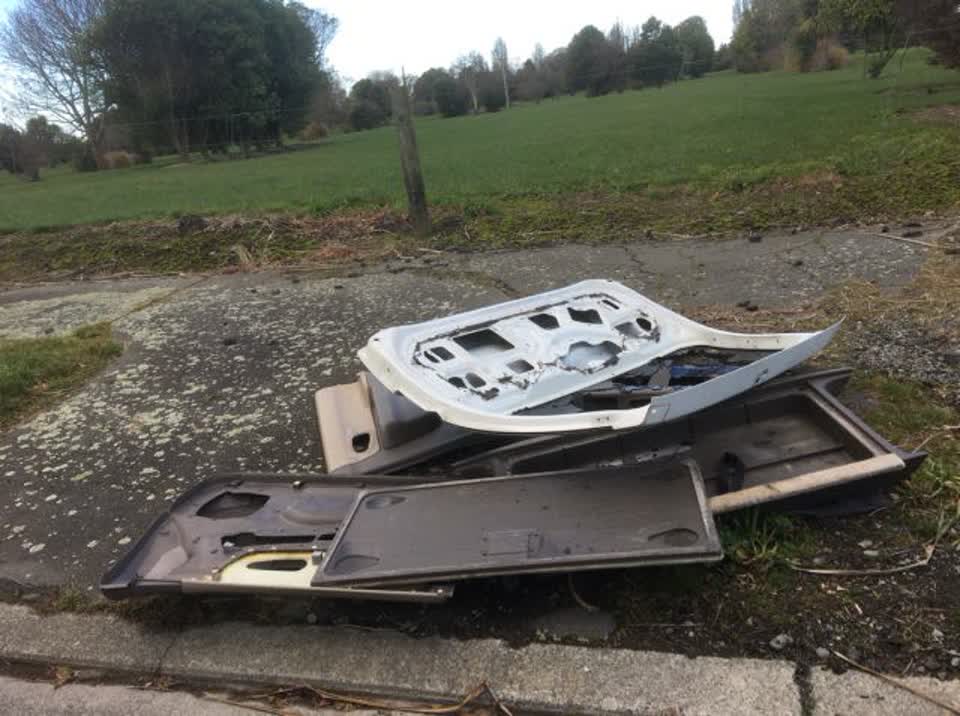 The photograph attached to this rubbish/recycling report