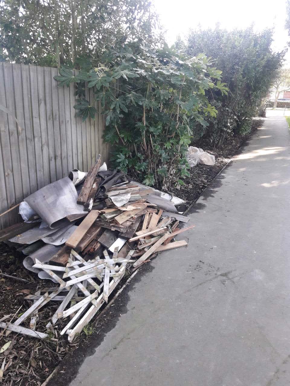 The photograph attached to this rubbish/recycling report