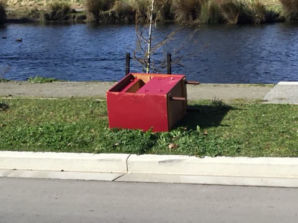 The photograph attached to this rubbish/recycling report