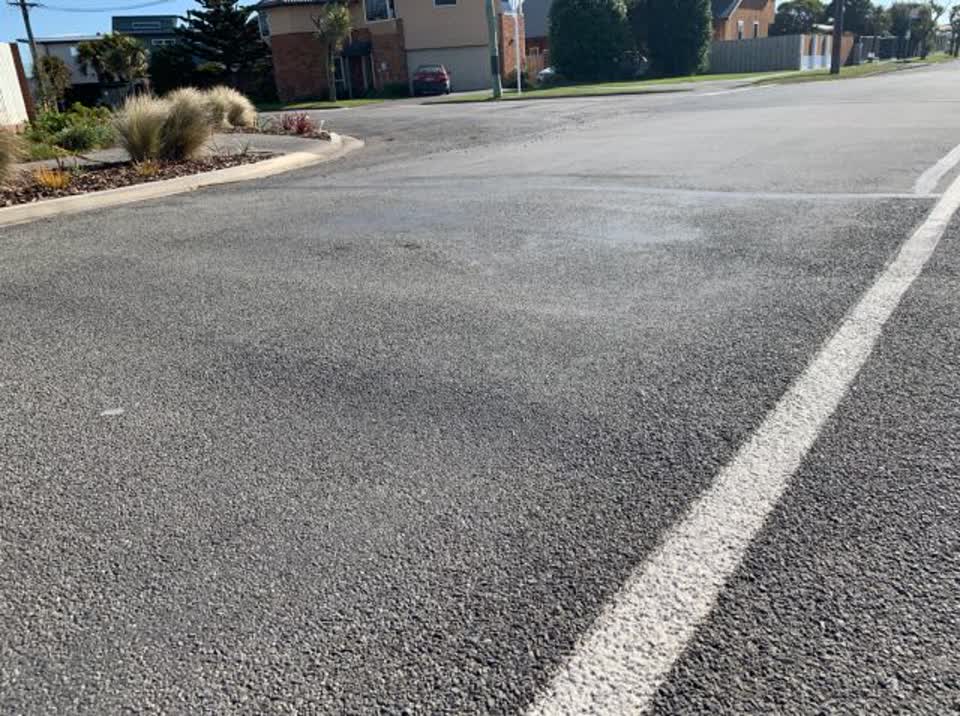 The photograph attached to this roading/streets report