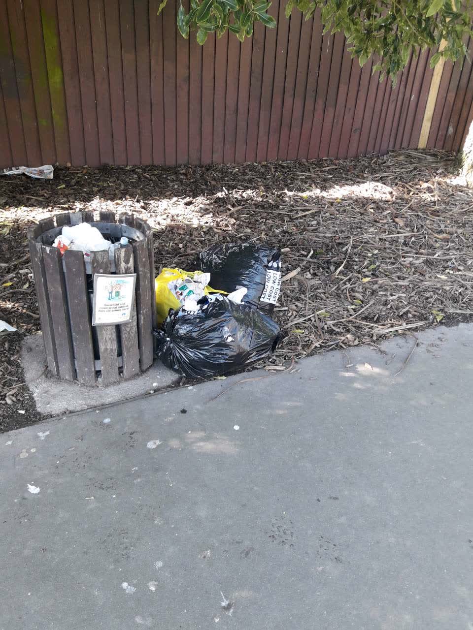 The photograph attached to this rubbish/recycling report