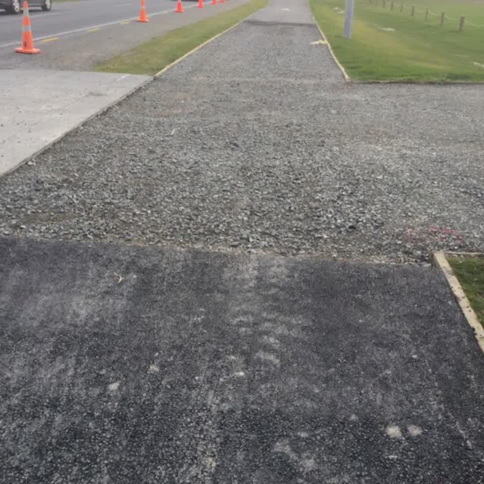The photograph attached to this roading/streets report
