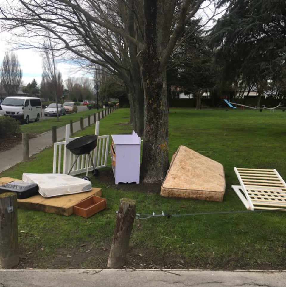 The photograph attached to this rubbish/recycling report