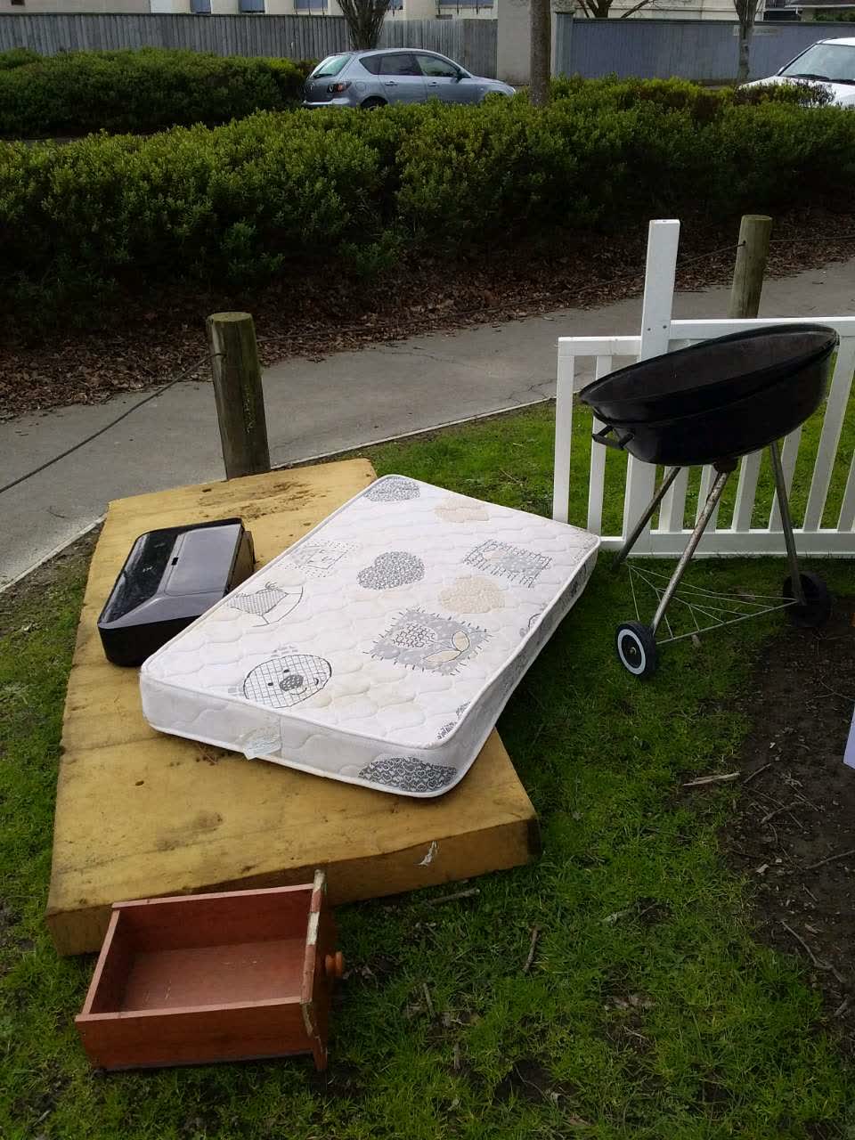 The photograph attached to this rubbish/recycling report