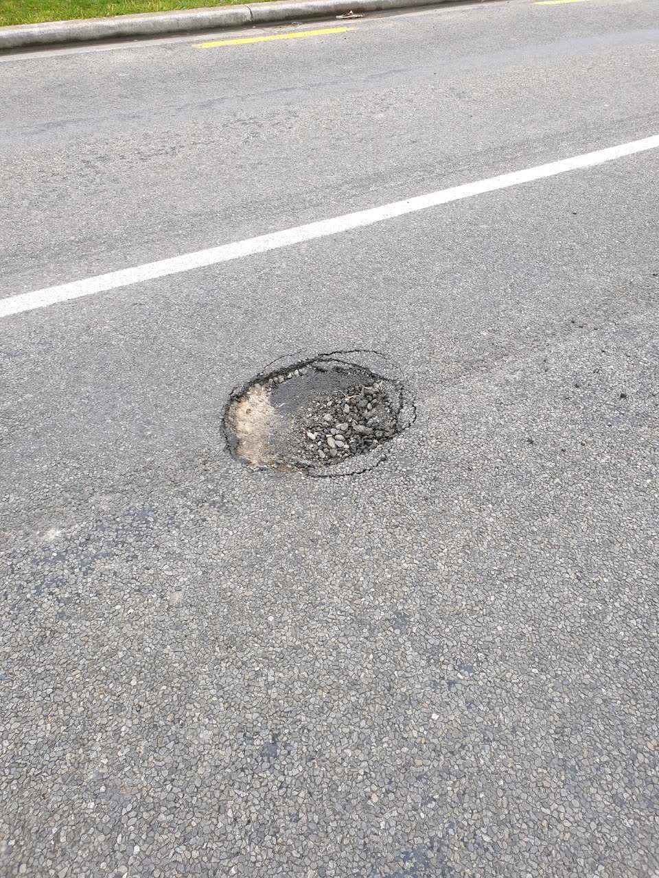 The photograph attached to this roading/streets report