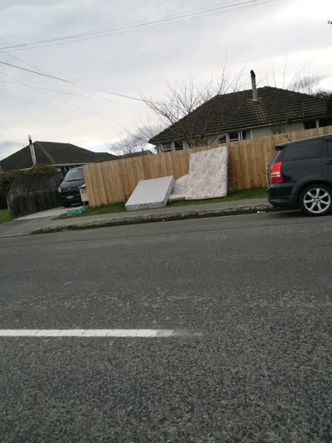 Rubbish/Recycling, a report photo