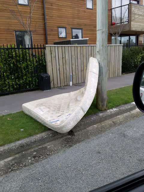 Rubbish/Recycling, a report photo