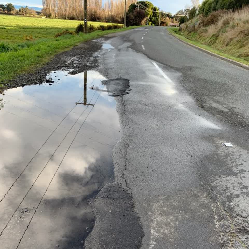 The photograph attached to this roading/streets report