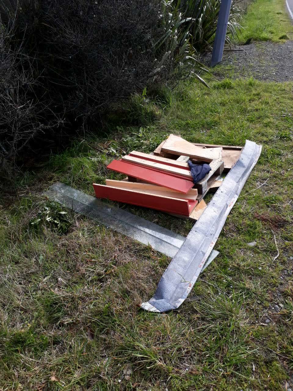 The photograph attached to this rubbish/recycling report