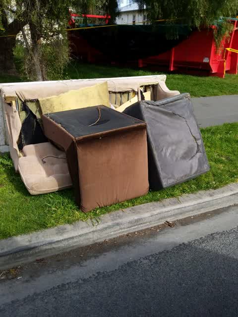 Rubbish/Recycling, a report photo