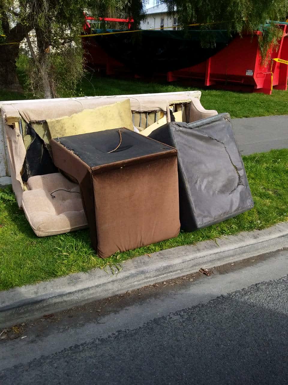 The photograph attached to this rubbish/recycling report