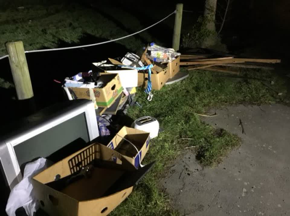 The photograph attached to this rubbish/recycling report