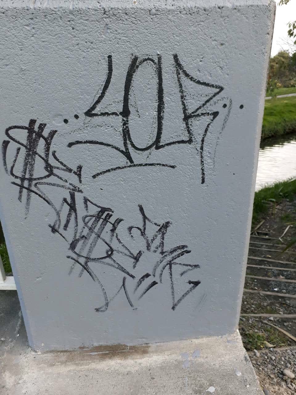 The photograph attached to this graffiti report