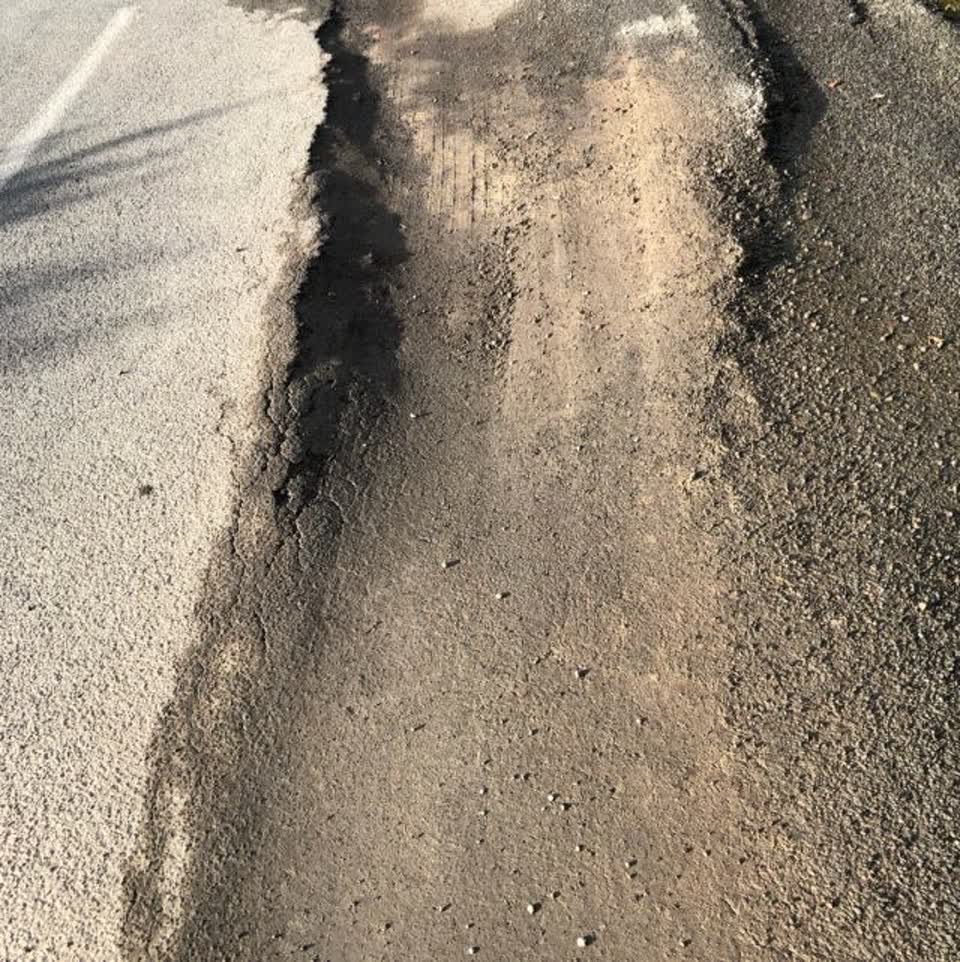 The photograph attached to this roading/streets report