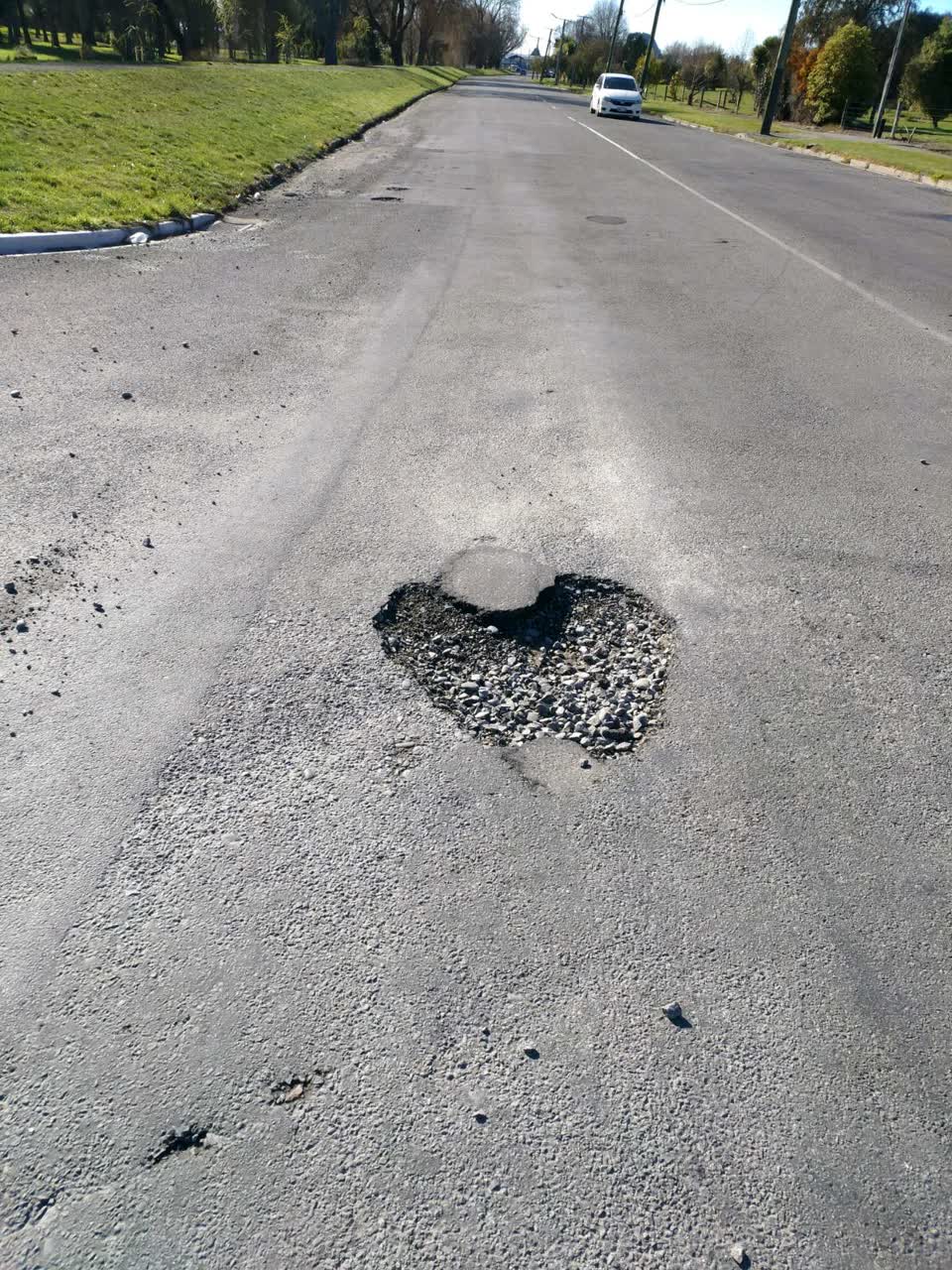 The photograph attached to this roading/streets report