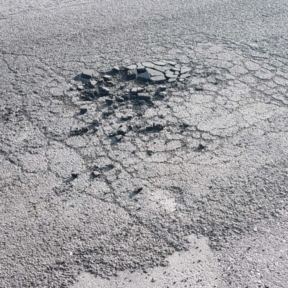 The photograph attached to this roading/streets report
