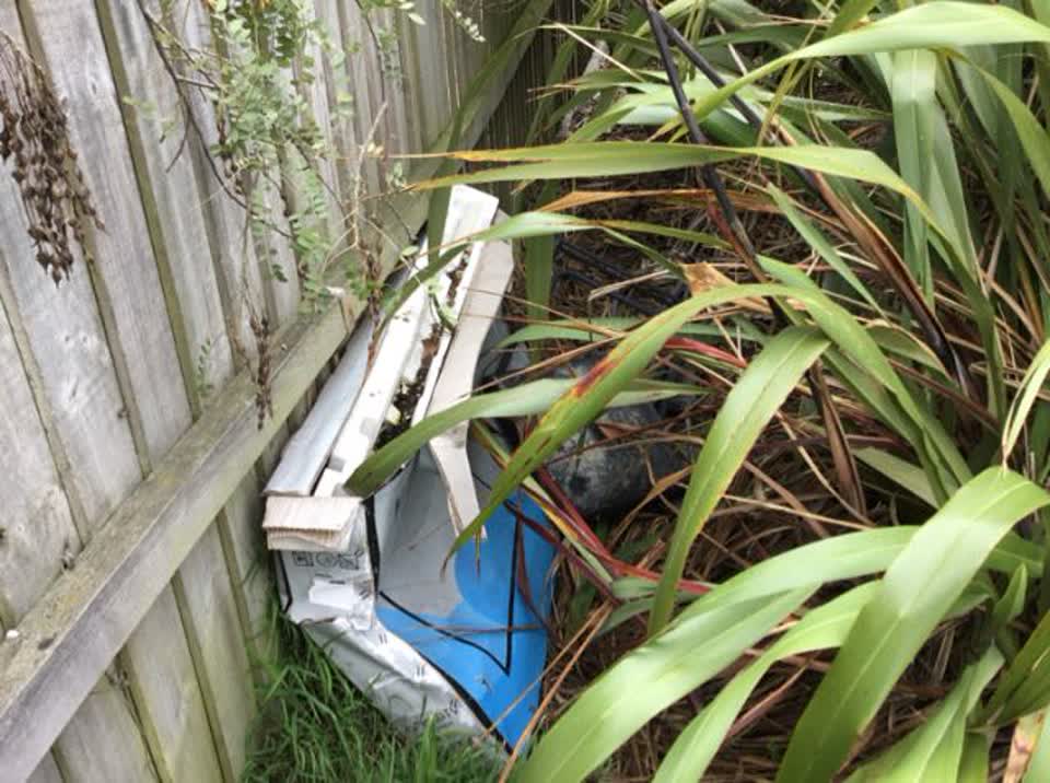 The photograph attached to this rubbish/recycling report