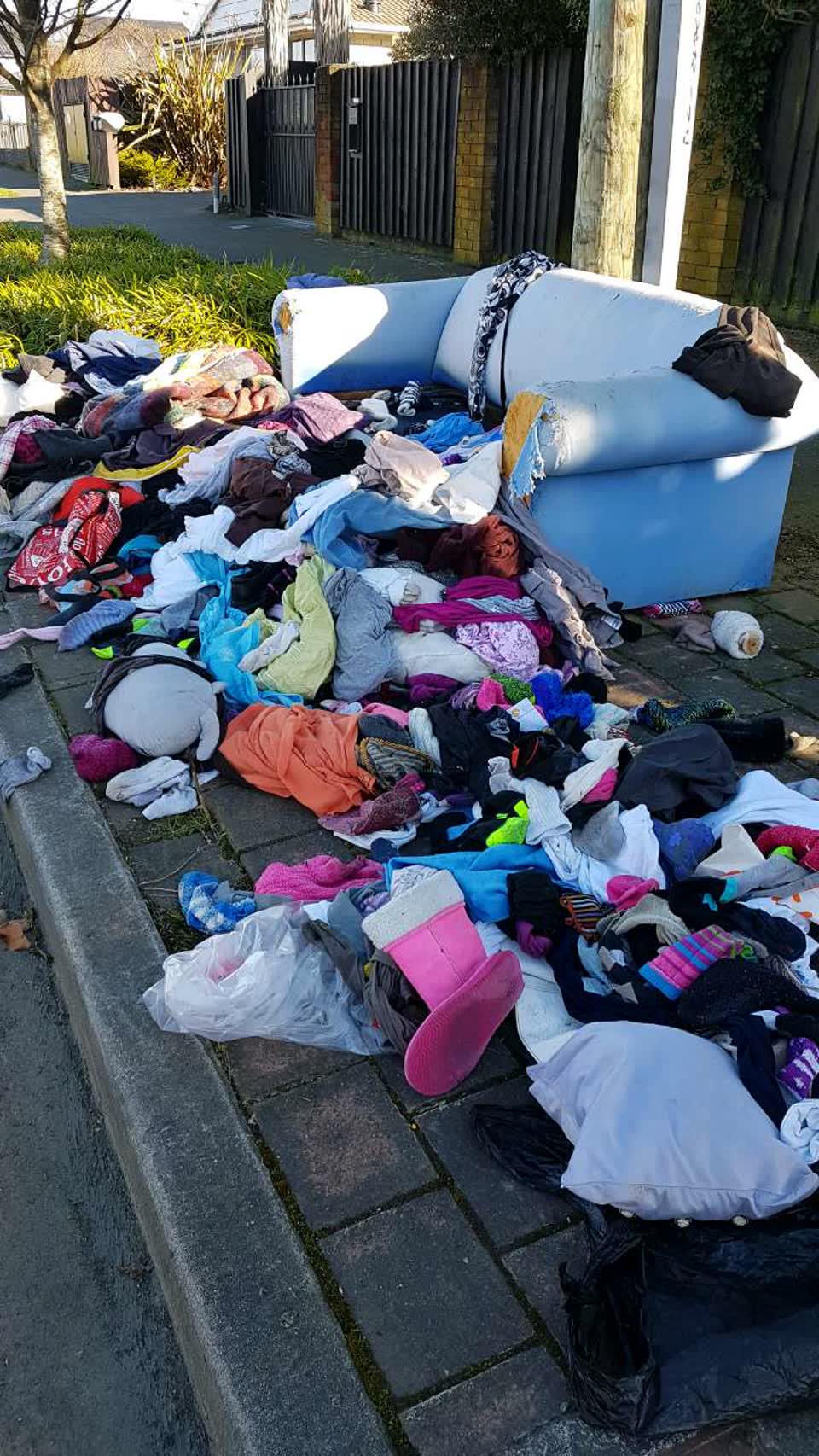 The photograph attached to this rubbish/recycling report