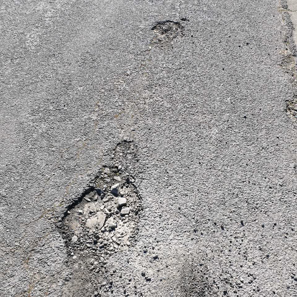 The photograph attached to this roading/streets report