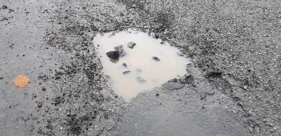 The photograph attached to this roading/streets report
