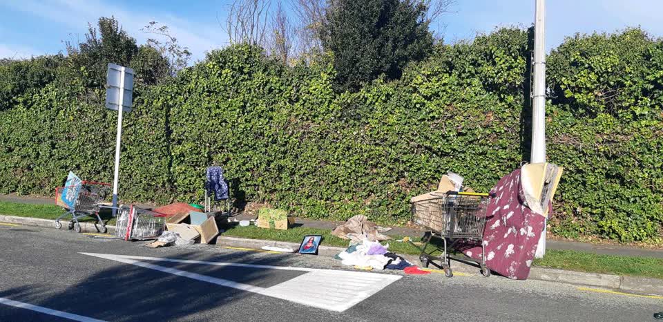 The photograph attached to this rubbish/recycling report
