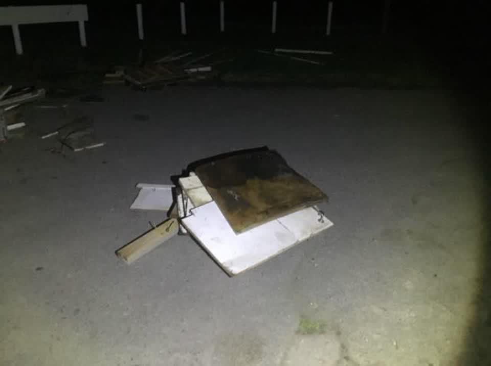 The photograph attached to this rubbish/recycling report