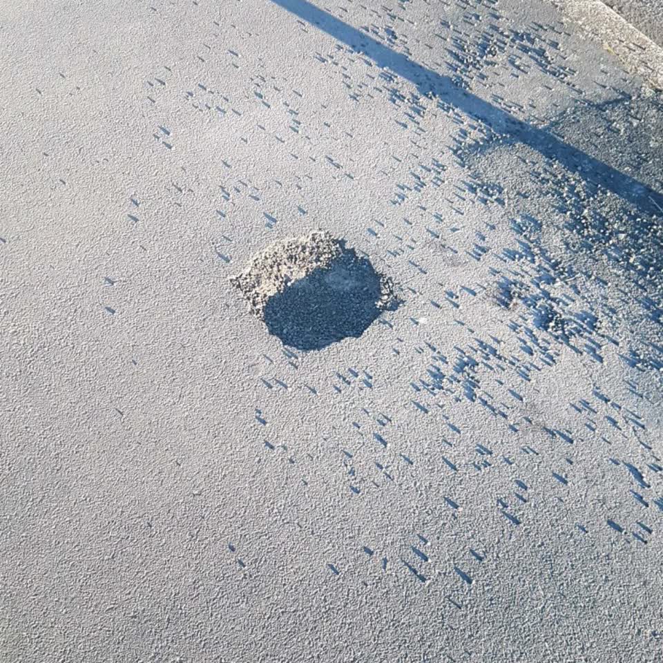 The photograph attached to this roading/streets report