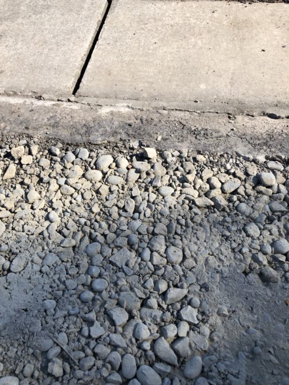 The photograph attached to this roading/streets report