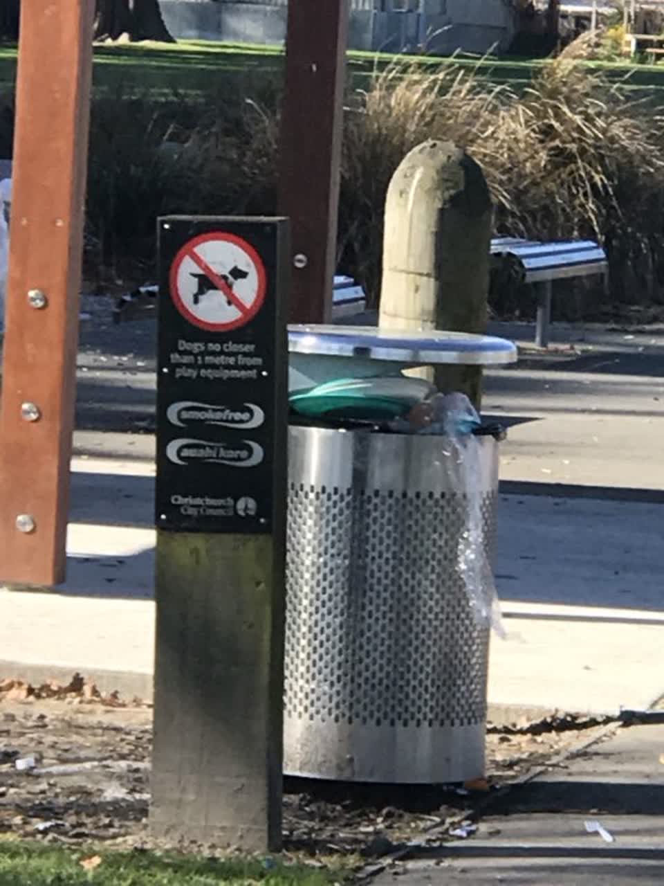 The photograph attached to this rubbish/recycling report