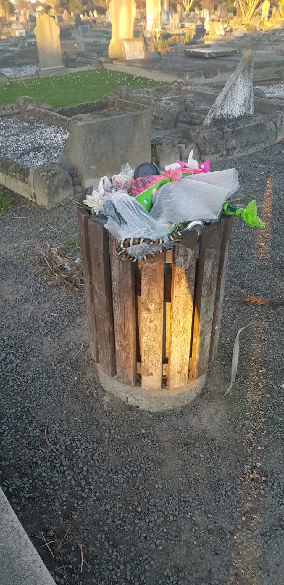 The photograph attached to this rubbish/recycling report