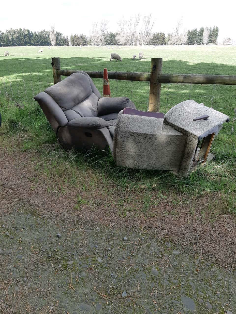 The photograph attached to this rubbish/recycling report