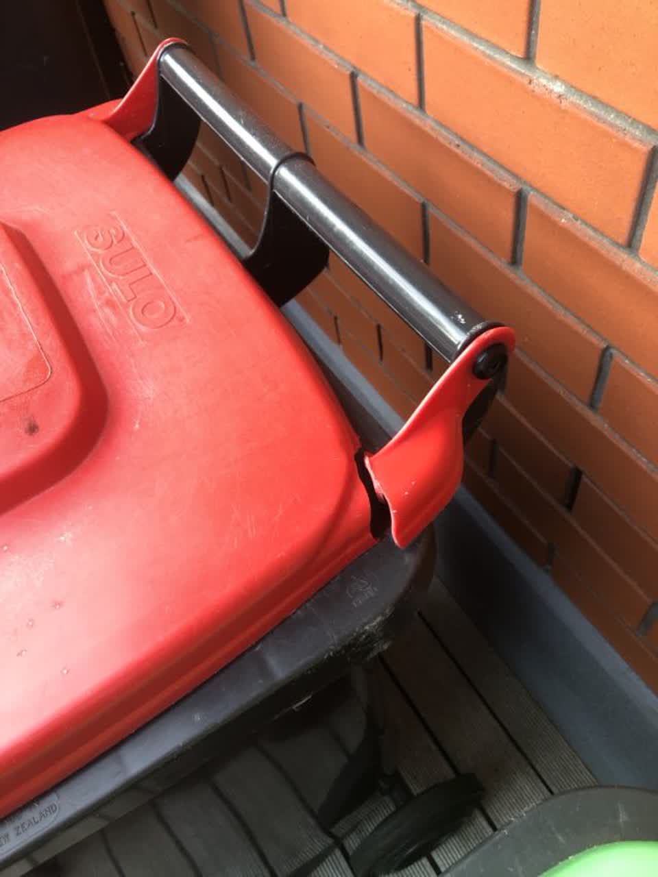 The photograph attached to this rubbish/recycling report