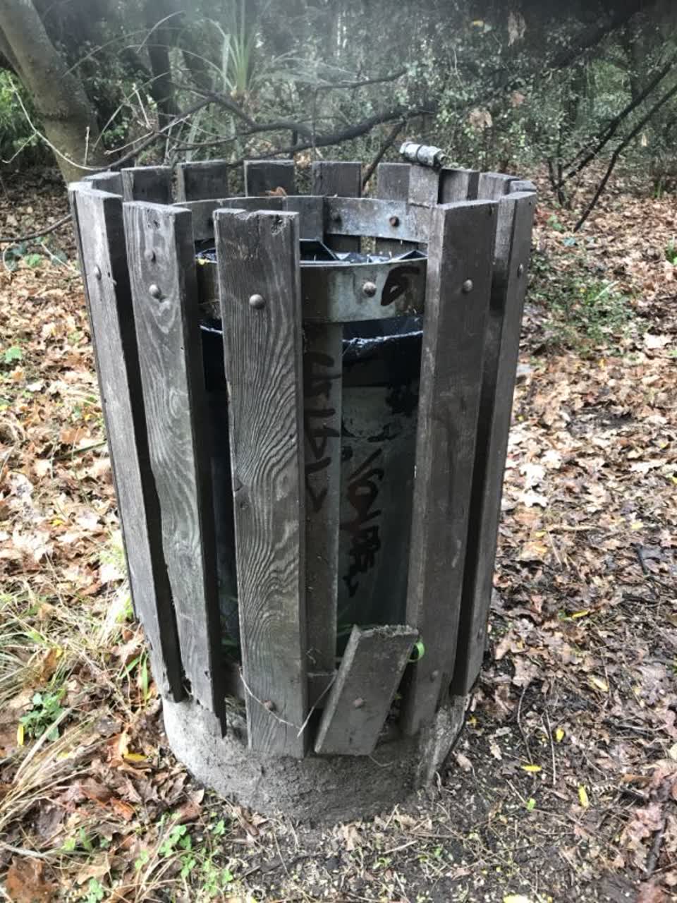 The photograph attached to this rubbish/recycling report