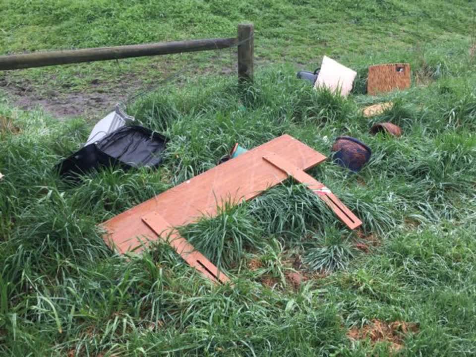The photograph attached to this rubbish/recycling report