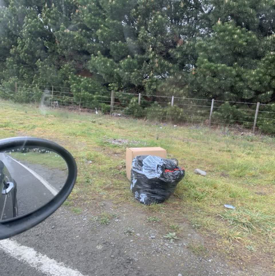 The photograph attached to this rubbish/recycling report