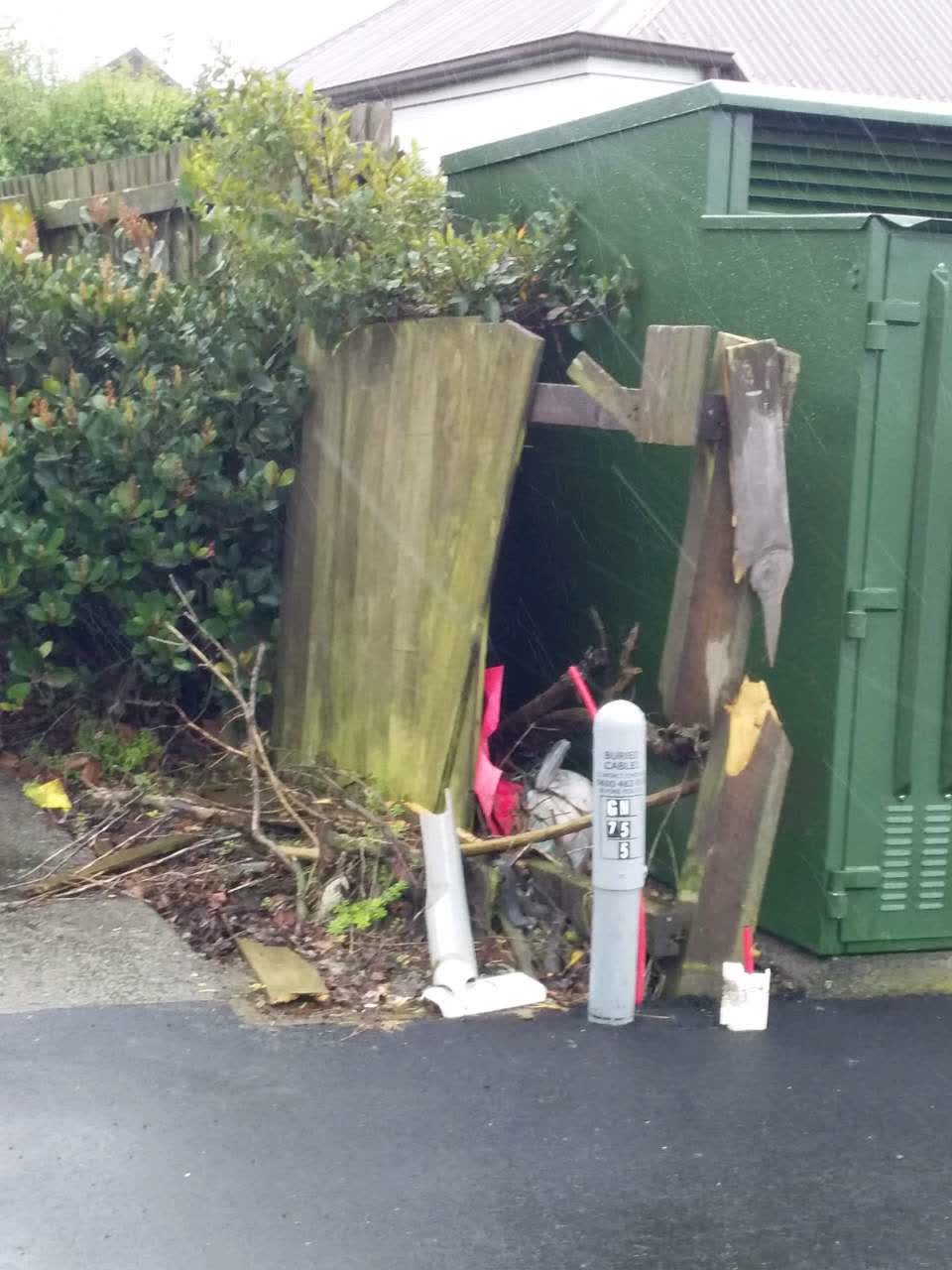 The photograph attached to this rubbish/recycling report